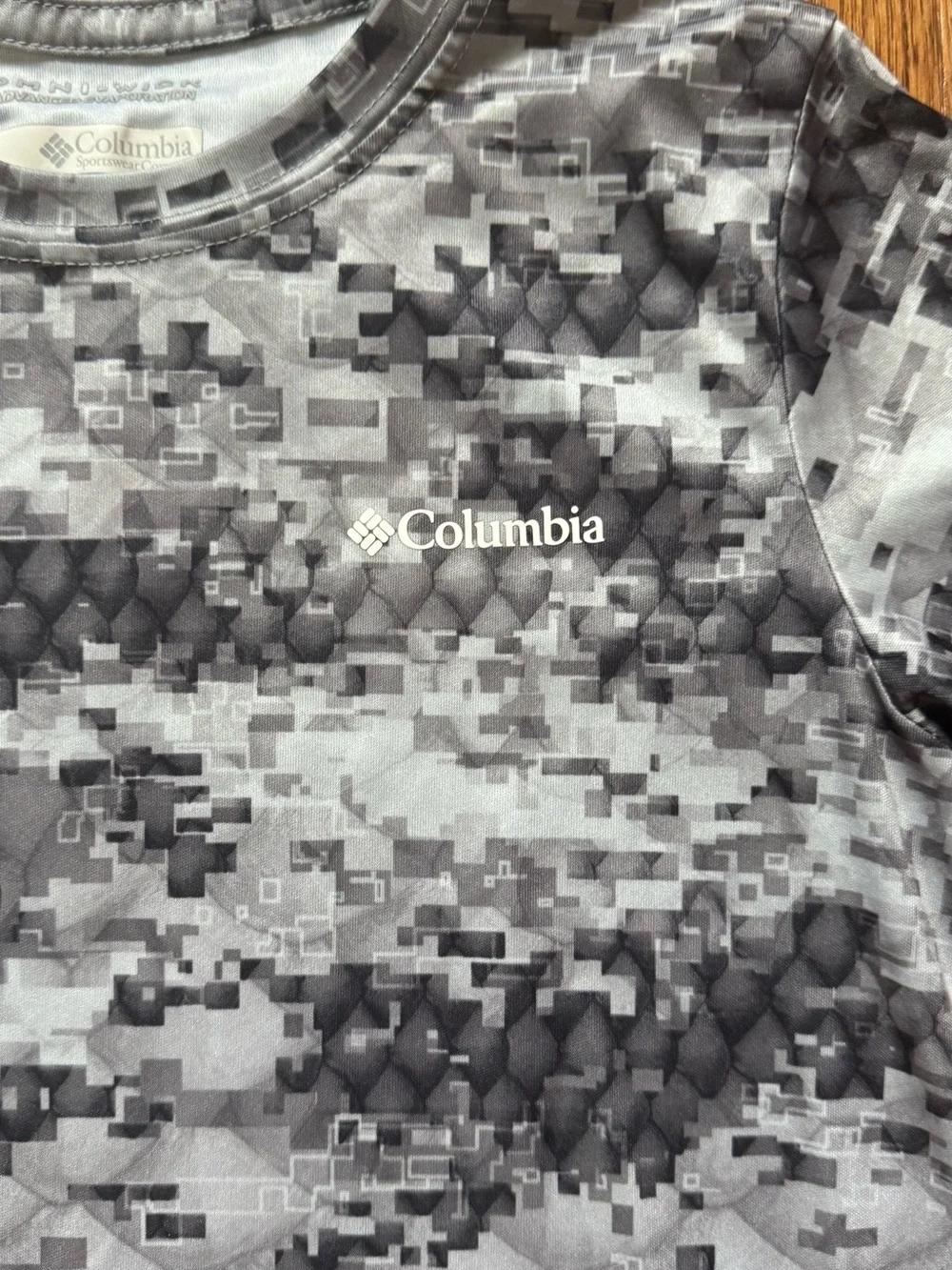 Columbia Omni-Wick Youth Small (8) Digital Camo Long Sleeve Shirt